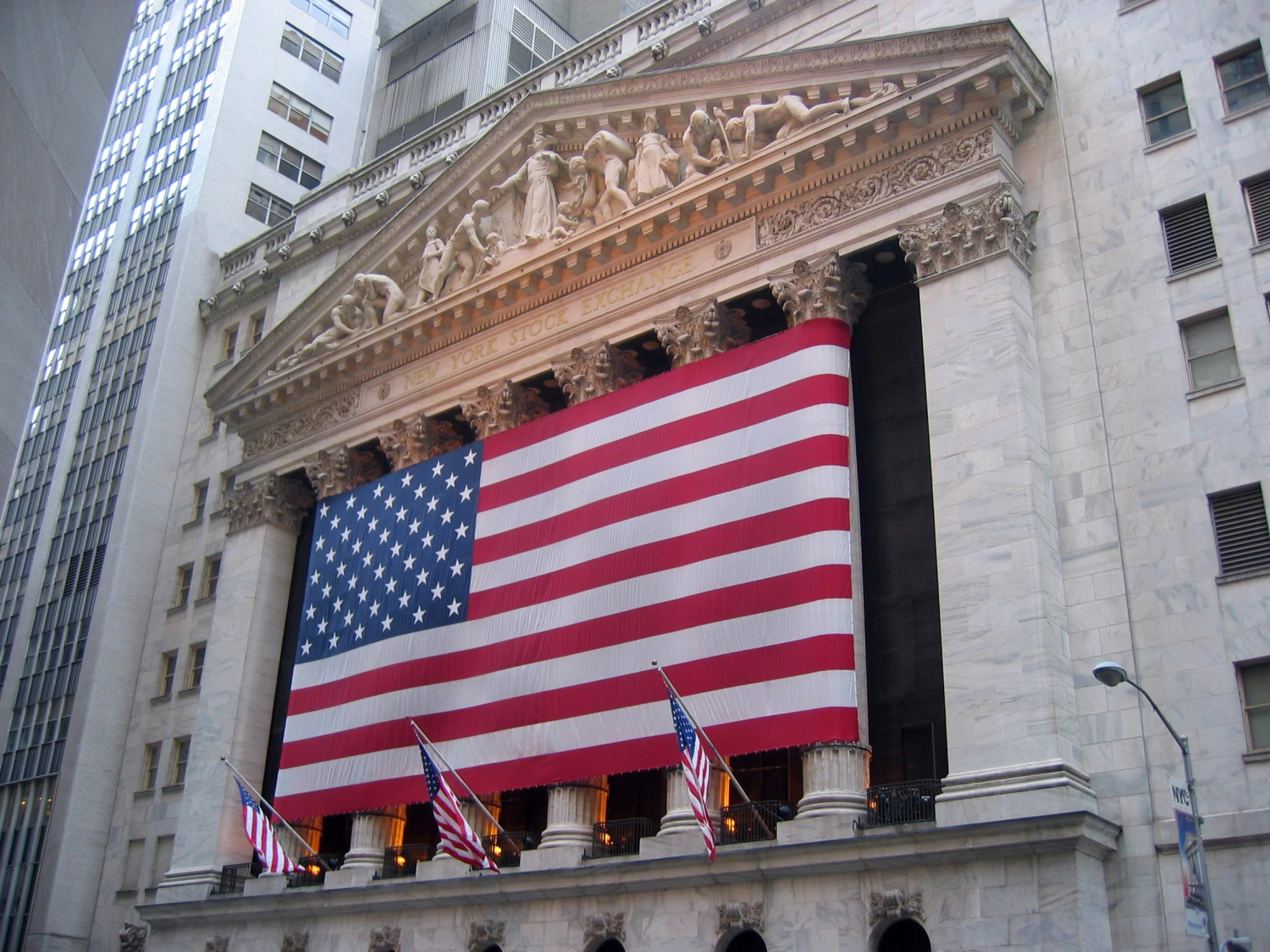 Decoding the 2019 Financial Puzzle: Analyzing the Repo Market Turmoil and Yield Curve Fluctuations